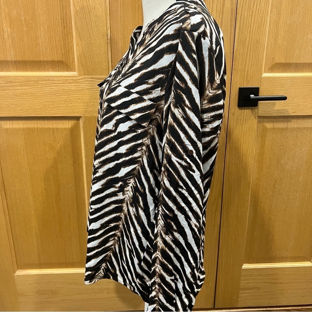 Calvin Klein Chevron Zebra Print Roll Tab Sleeve Blouse L EUC - Picture 3 of 12